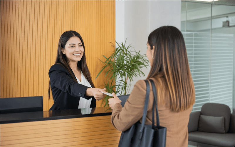 ACTIVIDADES ADMINISTRATIVAS EN LA RELACIÓN CON EL CLIENTE